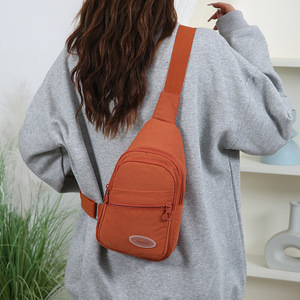Sac de poitrine unisexe en polyester avec fermeture éclair, sac bandoulière décontracté pour usage quotidien, design multi-poches coloré, sacs de poitrine imperméables pour hommes - Product Image 5
