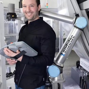 Robot collaboratif professionnel de haute qualité <span class=keywords><strong>UR</strong></span> <span class=keywords><strong>10e</strong></span> avec une portée de 1300 mm, idéal pour la manutention et l'assemblage de matériaux - Product Image 2