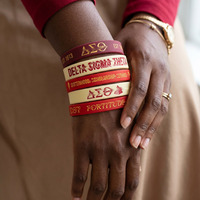 Bracelets en silicone écologiques, confortables et personnalisés, thème rouge et blanc, lettres grecques, accessoires souvenirs pour la sesterce