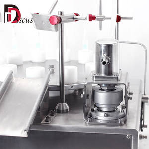 Desktop bomba cerâmica Lip Gloss enchimento e tampando a máquina - Product Image 4