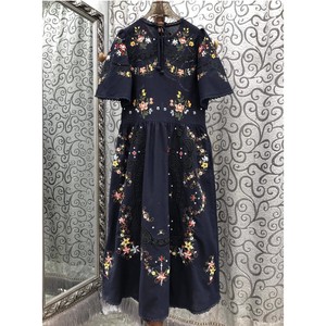 Abito Autunnale di Alta Qualità per Donna con Ricami Traforati a <span class=keywords><strong>Motivi</strong></span> Floreali Manica Corta Lunghezza Media in Cotone e Lino - Product Image 2