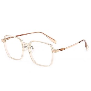 Gafas Ultraligeras Fotocromáticas de Moda para Mujer con Bloqueo de Luz Azul Estilo Influencer de Gran Valor con Montura Grande que Adelgaza el Rostro - Product Image 6