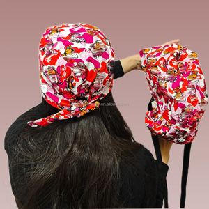 Cappelli Chirurgici da Donna con Bottoni, Fodera in Raso, Chiusura Posteriore, Unisex, per Infermiere, con Apertura per Coda di Cavallo - Product Image 1