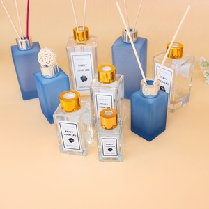 LANGXU Bottiglia in Vetro Satinato per Aromaterapia, Vuota <span class=keywords><strong>e</strong></span> Ricaricabile, con Tappo Argento per Decorazione Bagno - Product Image 2