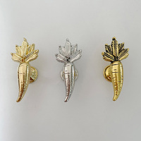 Poignées de tiroir et boutons de luxe créatifs en alliage de zinc en forme de carotte pour armoires et meubles de villa et d'hôtel