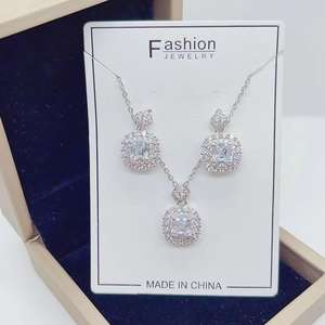 ชุดเครื่องประดับสร้อยคอแฟชั่นทรงสี่เหลี่ยมรูปหัวใจสำหรับผู้หญิงมาใหม่ชุดเครื่องประดับทองเหลือง - Product Image 2