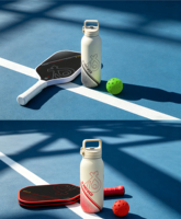 Bouteille d'eau isotherme personnalisée en acier inoxydable à double paroi avec couvercle à poignée rabattable portable pour le camping en plein air