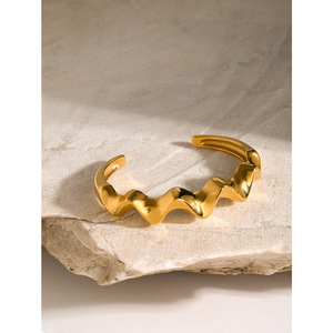 Di nuova progettazione di tendenza di personalità 18k <span class=keywords><strong>oro</strong></span> in acciaio inox apertura braccialetto di moda onda bracciale per le donne - Product Image 3