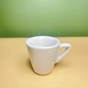 Tasses à café et soucoupes en céramique personnalisées peuvent être ajoutées avec LOGO