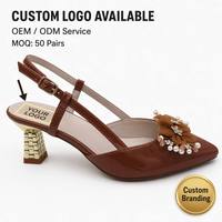 Vente en gros 2026 Escarpins de luxe en PU verni à bout pointu, à bride arrière et talon carré, avec embellissement floral 3D pour femmes