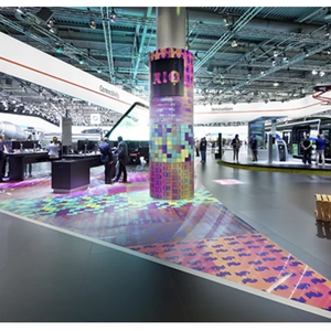 Piso de exhibición para aeropuertos con cambio de color ilimitado, personalizado y fabricado en Alemania por Lentiprint - Product Image 1