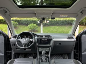 Volkswagen <span class=keywords><strong>Tiguan</strong></span> L 2.0T 4WD <span class=keywords><strong>2019</strong></span>, conduite à droite, SUV, sièges en cuir, voiture d'occasion, prix bas - Product Image 4