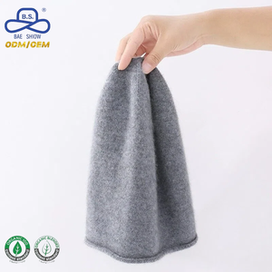 Vente en gros 100% pure laine décontractée chaude <span class=keywords><strong>tricot</strong></span>ée à bord roulé <span class=keywords><strong>pompon</strong></span> bonnets chapeaux pour hommes et femmes hiver extérieur tenue quotidienne - Product Image 1