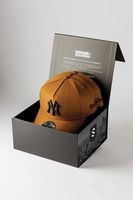 En gros Logo Personnalisé Taille Magnétique Casquette De Baseball Boîte Cadeau Papier Emballage Mat Laminage Gaufrage pour Bec De Canard Cap Éponge