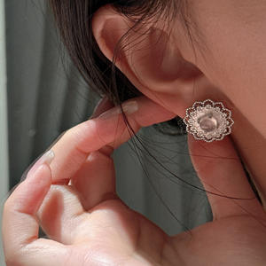 ต่างหูเงินแท้ Wenchi S925 ดีไซน์ลายลูกไม้ วินเทจ หรูหรา ประดับมุก ดีไซน์เรียบง่าย ทันสมัย สำหรับผู้หญิง จากประเทศจีน - Product Image 3