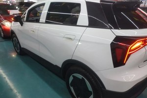 Véhicule électrique Geely Geometry E 2024 2025 pour adultes, 5 places, petit SUV, 301 km d'autonomie, SUV compact électrique, voiture neuve et d'occasion - Product Image 4