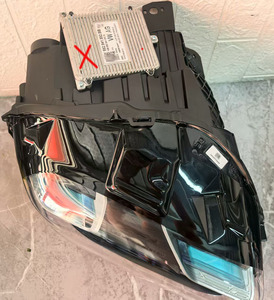 Faro Matrix Original Usado OEM 9JA941060G 9JA941060F Azul para Porsche Taycan - Product Image 2