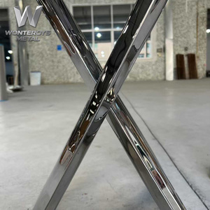 Pieds de <span class=keywords><strong>table</strong></span> commerciaux de luxe en acier inoxydable poli miroir, en forme de X torsadé, pour projets hôteliers, restaurants et clubs - Product Image 5