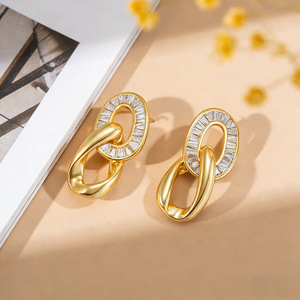 Boucles d'oreilles géométriques en or avec incrustation de zircon pour femmes, bijoux de fiançailles - Product Image 1