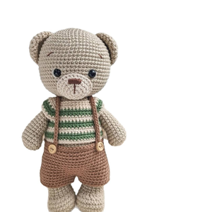 Oso de Peluche Beige Hecho a Mano, Lindo <span class=keywords><strong>Amigurumi</strong></span> con Capucha y Overol <span class=keywords><strong>Verde</strong></span> a Rayas, Muñeco de Peluche Tejido a Mano, PP - Product Image 1
