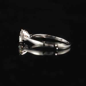 M19A Abiding Heart Prong Setting Ouro Branco Sólido 9 Karat Rodada 6.5mm 1CT CVD HPHT Laboratório Diamante Solitário Anel de Noivado - Product Image 4