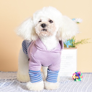 Gilet di lusso per animali domestici con cappuccio alla moda vestiti per animali domestici tute per <span class=keywords><strong>cani</strong></span> a strisce per piccole <span class=keywords><strong>razze</strong></span> all'ingrosso felpa con cappuccio per <span class=keywords><strong>cani</strong></span> Streetwear - Product Image 1