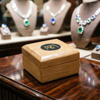 Boîte à bagues carrée en bois avec doublure en velours, logo personnalisé, couvercle à charnière, boîte de rangement pour bijoux pour demande en mariage et emballage de bijoux en détail