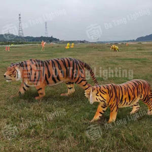 Escultura de Tigre con Luces LED para Exteriores, Resistente al Agua IP65, de Resina, para Decoración de Jardín y Paisaje, Ideal para Festivales y Navidad - Product Image 3