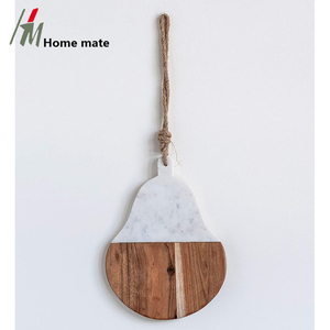 <span class=keywords><strong>Planche</strong></span> à découper artisanale en marbre <span class=keywords><strong>blanc</strong></span> naturel et <span class=keywords><strong>bois</strong></span> d'acacia, en forme de puzzle, pour la décoration et la présentation de fromages - Product Image 4