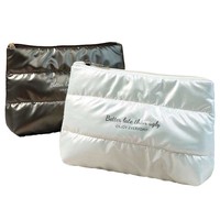 Nouveau sac de toilette étanche moelleux pochette de beauté à fermeture éclair gonflée sac de maquillage cosmétique matelassé Logo personnalisé