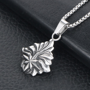 Collier avec pendentif fleur en acier inoxydable, design géométrique étoile à huit branches SP814 - Product Image 3