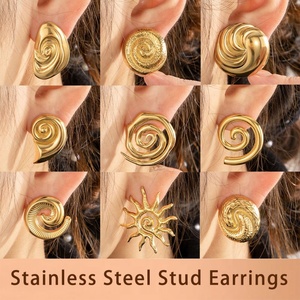 Pendientes de Acero Inoxidable con Baño de Oro de 14K y Mariposa Esmaltada en Oro de Alta Calidad, Personalizados para Mujer, Modernos para Fiestas - Product Image 2