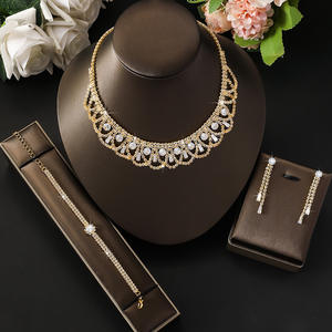 Accesorios al por Mayor, Juego de Collar y Aretes con Pedrería, Impresionante Cadena para Clavícula, Joyería - Product Image 2