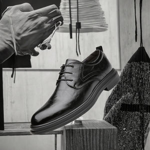 Mocassins en PU véritable pour hommes, chaussures habillées à enfiler pour le bureau et les occasions professionnelles, chaussures de mariage, saison printemps, plates et unies - Product Image 3