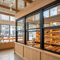Fenêtre américaine en aluminium à double battant, avec double vitrage et moustiquaire, pour boulangerie