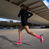Chaussettes de course en nylon personnalisées pour hommes et femmes, haute performance, pour le cyclisme, techniques de tricot, avec logo sur le bord, pour la saison automne - Vente chaude