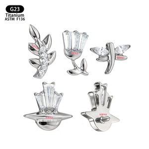 Boucles d'oreilles clous en titane G23 F136, forme végétale, incrustation de zircon, bijoux de piercing pour cartilage d'oreille, cadeau - Product Image 1