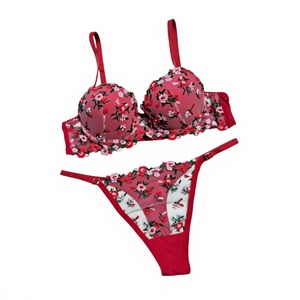 Ensemble soutien-gorge push-up à armatures brodé floral romantique avec culotte string à couvrance totale pour femme, couleur rouge, fabriqué en Turquie - Product Image 1