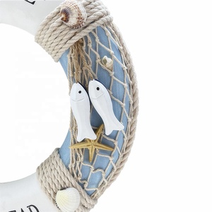Decorazione da Parete Artigianale in Legno Dipinto a Mano Bianco e Blu a Forma di Salvagente - Product Image 6