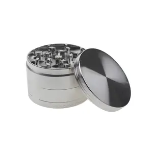 Moulins à herbes et accessoires de fumeur de marque personnalisée en aluminium à quatre couches pour fumer des moulins à aliments et des moulins à épices