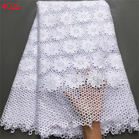 Dernière Tendance Tissu de Dentelle Guipure Africaine Cordée Soluble dans l'Eau Blanc Pur 4025 avec Paillettes, Tissu de Dentelle Filet Nigérian pour Robe de Mariée à Coudre