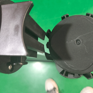 Özel toptan PVC/örme kumaş çit afiş hafif örgü su geçirmez taşınabilir geri çekilebilir UV dayanıklı yol kenarı bariyer - Product Image 5