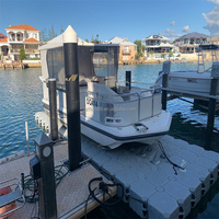 Grand quai de ponton avec plate-forme d'ascenseur de jet-ski Système de fixation de place de stationnement de bateau en plastique