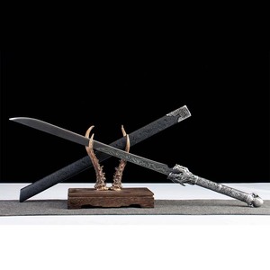TRODTTI – Décoration chinoise vintage faite à la main, en acier au carbone 1065, avec poignée en argent antique à motif de dragon en relief et fourreau à motif noir - Product Image 1