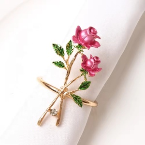 Personnaliser <span class=keywords><strong>Rose</strong></span> Or 304 En Acier Inoxydable Mariage Fleur Roses Ronds <span class=keywords><strong>De</strong></span> <span class=keywords><strong>Serviette</strong></span> Strass pour Fête <span class=keywords><strong>De</strong></span> Mariage - Product Image 3