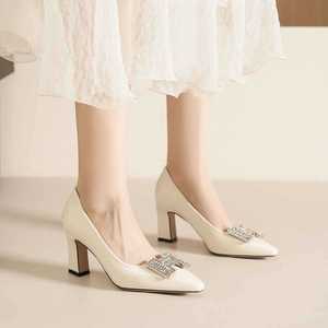 Zapatos de Tacón Alto 7188B-200 de Charol con Pedrería, Zapatos de Oficina con Punta Cuadrada y Tacón de Bloque, Zapatos Cómodos de Color Sólido para Mujer - Product Image 3