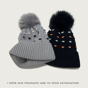 Automne hiver Style européen américain femmes grand <span class=keywords><strong>pompon</strong></span> tricoté chapeau couleur unie doublé polaire <span class=keywords><strong>bonnet</strong></span> en laine chaud épaissi - Product Image 3