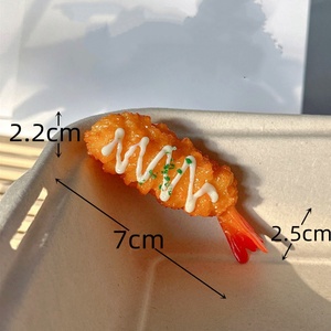 Portachiavi Realistico a Forma di Gamberetto Tempura, Ciondolo a Forma di Cibo Fritto con Dettaglio Salsa, Divertente Pendente Giapponese a Tema Frutti di Mare per Borsa o Auto - Product Image 2