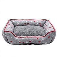 Lit carré pour animaux de compagnie de Noël, canapé-lit doux en peluche pour chien, lit pour chiot et chat imprimé festif, utilisation en intérieur