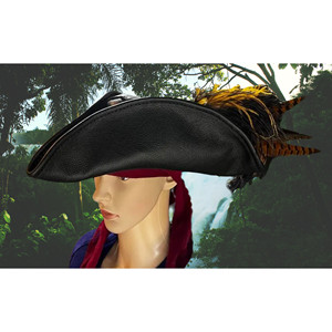 Tricorno in pelle con fiore di ciottolo nero cucito a mano - Product Image 3